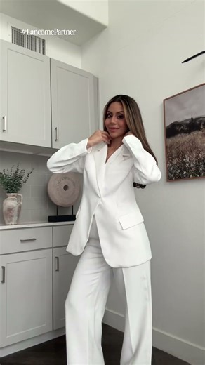 GIFT THE ULTIMATE HOLIDAY FRAGRANCE WITH #lancome LA VIE EST BELLE