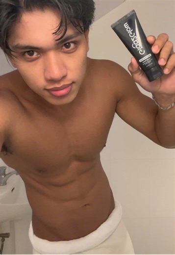 Transforming into a BeBot with Glad2Glow Face Wash