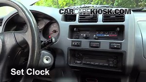 Comment régler l'horloge / changer l'heure sur un 2000 Toyota RAV4 2.0L 4 Cyl.