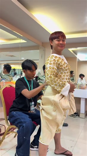 What I love and doing it everyday, it’s the bridge to be shine.✨ #chabsydanal #khmerartist #classcaldance #cambodiaculture #khmerart