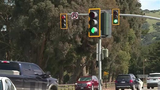 Drivers react as Caltrans rolls out AI-controlled traffic lights along Highway 68 corridor