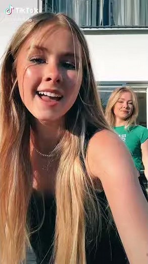 Iza and Elle new TikTok dance trend 💃