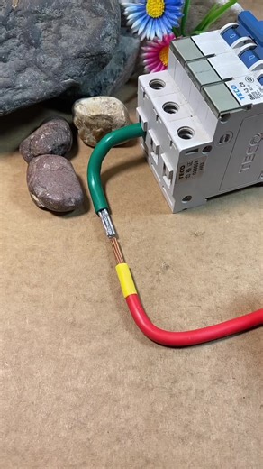 Safe Copper & Aluminum Splice – Professional Wiring Method#ElectricalContractor #ProElectrician #HomeUpgrade #ServiceCall #QualityWork