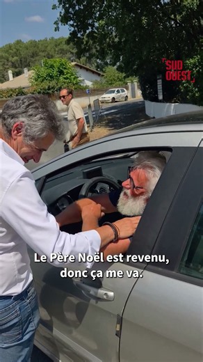 The Mayor of Arès welcomes his residents