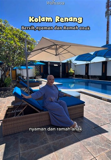 ✨ Staycation nyaman di Grand Sari Hotel Padang! 🏨 Kalau cari hotel yang nyaman untuk liburan keluarga, staycation, atau perjalanan bisnis, Grand Sari Hotel bisa jadi pilihan yang pas. Kamarnya bersih dan nyaman, tersedia kolam renang yang ramah anak, restoran, spa, serta lokasinya juga strategis sehingga mudah ke berbagai tempat di Kota Padang. Yuk, rencanakan liburanmu dari sekarang! Jangan lupa booking lewat tag lokasi di video ini supaya bisa cek harga terbaik sesuai tanggal menginapmu. 💙 �