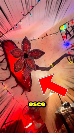 GIANT DEMOGORGON COMES OUT OF THE WALL!? 😱 STRANGER THINGS #strangerthings #strangerthings5