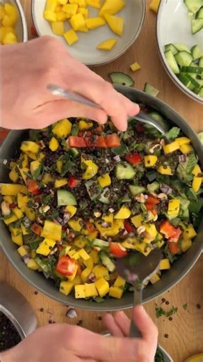 Perfekter ☀️🥭 Sommersalat: Mango & Linsen mit Orangen-Ingwer-Dressing!