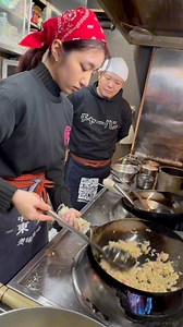 1.5M views · 44K reactions | Beautiful fried rice master’s lesson  美人チャーハンマスター #friedrice #チャーハン #炒飯 #ramen #ラーメン | Mogumogu | Facebook