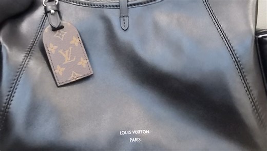 lv 羊皮小号 实拍鉴赏 ！LOUIS VUITTON Carryall 字母徽标机车链条黑武士托特包Tote包购物袋 小羊皮 手提单肩包 小号 女款 黑色