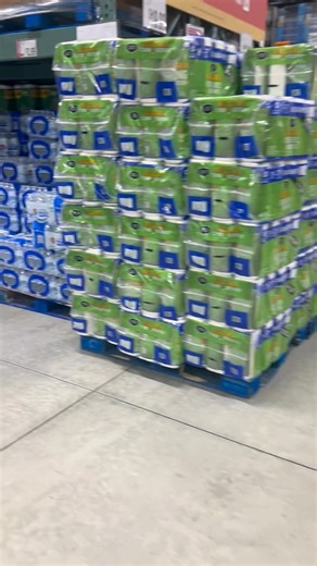 We visited the grand opening of BJ’s Market in Delray Beach to check out the newest shopping option in the area. The store offers a wide selection of everyday essentials, fresh produce, and a full bakery — similar to the Boynton Beach location, but on a smaller scale. Opening day drew a large crowd, with shoppers eager to stock up. More local coverage coming soon. By Stacy Carchman 📍 Delray Beach, FL | The Boca Raton Tribune