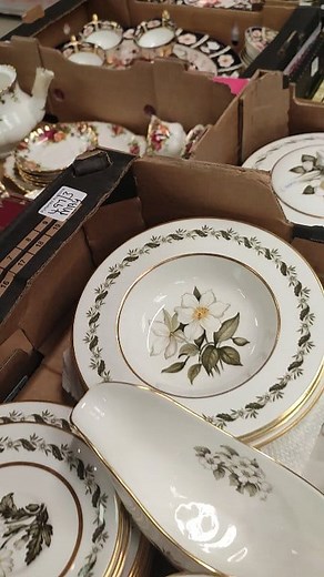 233K views · 6K reactions | Daming magaganda 﫣❤️ #vintage #tableware #vintagefinds #porcelain #vintagechina #englishporcelain | My Vintage Collection | Facebook