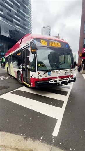 Toronto 🇨🇦 TTC Electric ⚡ Bus at Yonge & Eglinton #ttc