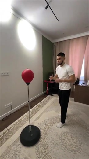 Quick Reflex Punch Drill | Master Standing Ball Hits | Fast Boxing Skill Boost !! Want faster hands? This standing punch ball drill is mint! Forget the heavy bag; we’re using the standing ball for lightning-fast combos. The secret is reaction time, not just power. Focus on hitting as it swings back to you immediately. #reflexdrill #punchbag #homefitness #boxinglife #speedbag