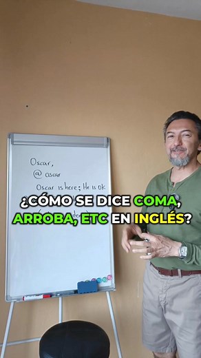 En este video, Oscar y yo exploramos cómo se dicen y pronuncian los signos de puntuación en inglés. Aprende de manera divertida a usar términos como coma, arroba y comillas, y amplía tu vocabulario. ¡No te lo pierdas! #SignosDePuntuación #InglésFácil #AprenderInglés #IdiomaInglés #VocabularioInglés #GramáticaInglesa #Comas #Arrobas #Comillas #EducaciónEnLínea | Oscar Trejo Online