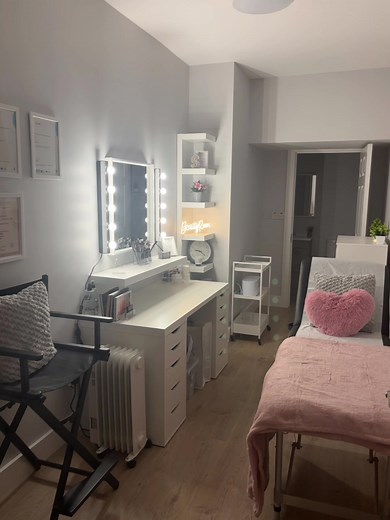 Big reveal of the beauty room🤩 & the behind the scenes of it over the last few months✨ #beauty #makeup #lashes #brows #smallbusiness #beautyroom #roommakeover