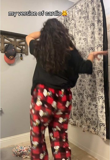 dancing angela is back ??? (i picked up the shower cap after this👩‍🦯) #fyp #spam #hispanic #huapangos #dancing
