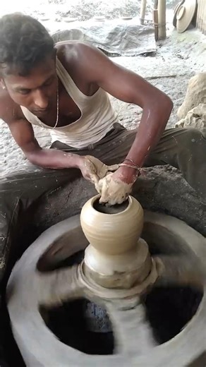 clay pot making 😑😿🧗🏽‍♀️#shortsfeed #claypot #pottery #claypottery