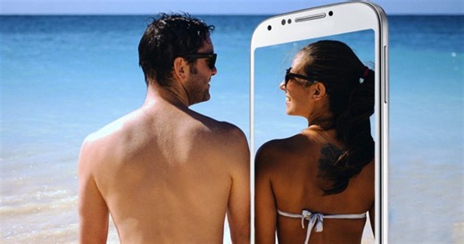 Mujer emprendedora gana 2 "palos" por mes como novia virtual