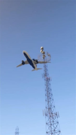 A-320 Airbus Collided With Tower One Wing Breake Crashed On Highway Gtav