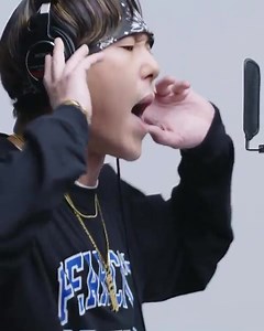 #CHEHON 「#韻波句徒」 ONE TAKE ONLY, ONE LIFE ONLY. 一発撮りで、音楽と向き合う。 4K対応した高画質・高音質で、 一発撮りのパフォーマンスを切り取る。 ▼本篇はこちら @the_firsttake #THEFIRSTTAKE #ファーストテイク | The First Take