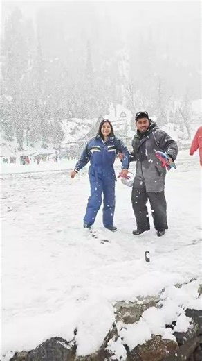 Solang valley Snowfall 🌨️ manali #manali #solangvalley #kullu #snowfall #shortvideo #viral #trending