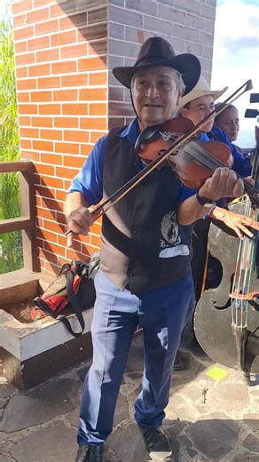 Videos de Conectando el Salvador (@conectando.el.salv) con “sonido original - Conectando el Salvador”