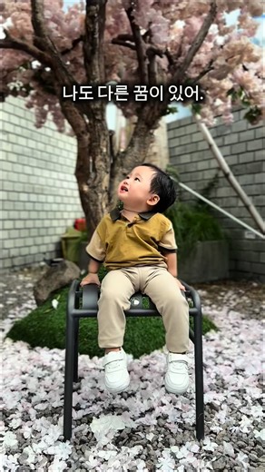 GREYSON DRAKE | EP1:S1 GD Mini K-Drama 😂🤍 “Lovely Tiny Runner” 👟 styled by @minieclub.baby ✨ #miniclub #babyboy #kdrama #lovelyrunner | Instagram