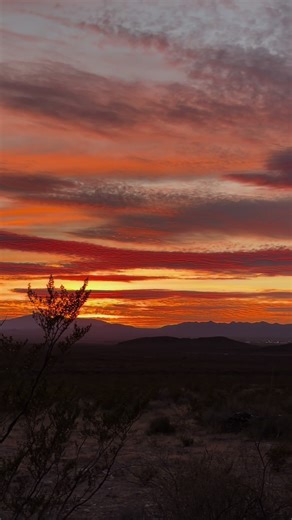 Last night’s sunset over the Mule Mountains ⛰️ ☀️ #arizona #happycamper #offgridlife #sunsetvibes #skyonfire