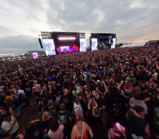Louder Than Life was INCREDIBLE this year. Can’t wait to play more shows in 2025 🫶🏼👀 🛸: @samshapiromedia | Breaking Benjamin