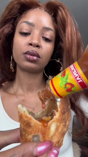 Empanadas! I forgot i had this in my drafts 😫😂🤷🏾‍♀️. What are you eating for lunch ? #fyp #empanadas #mukbang #asmr