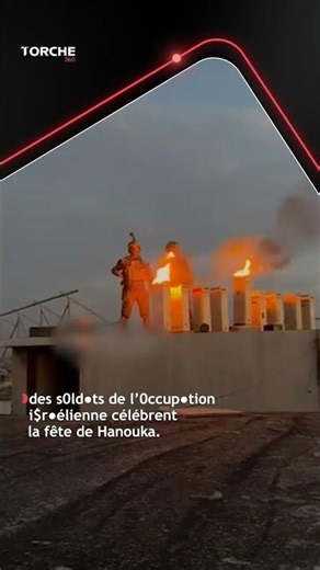 Des s0ld●ts de l’0ccup●tion célèbrent sur l’hôpital indonésien qu’ils ont détruit.