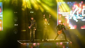 A banda KLB se apresenta em turnê nostáugica e fãs lotam o Teatro Guararapes