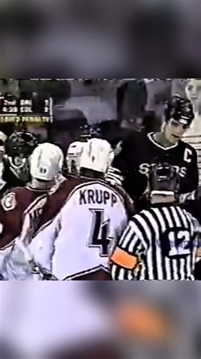 January 24, 1998—Derian Hatcher vs Claude Lemieux squared up and gave us a fight for the books. Old school energy, no backing down! 🥶🥊#NHLFights #HockeyFights #HockeyHistory #ClaudeLemieux #DerianHatcher | Stephen Michael Mannina