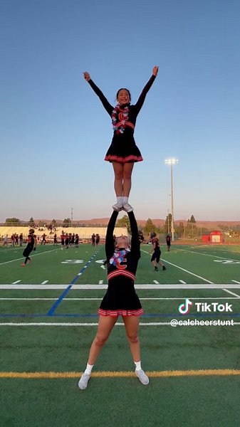 One man 🤯 @addison @Jadyn #highschoolcheer #cheertok #cheerleadersoftiktok #highschoolcheerstunts #varsitycheerleading #highschoolcheerleaders #onemanstunt
