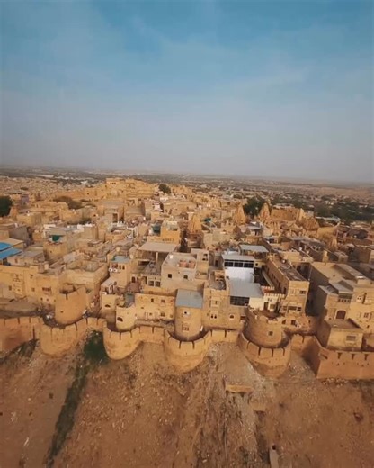 5.6K views | This time, hunger meets heroism. Snickers is proud to fuel the Border Run. A race that keeps the spirit of Longewala alive. Here’s to every runner carrying a story of courage across the sands. [Snickers, Snickers India, Hell Race, Border Race] | Snickers India | Facebook