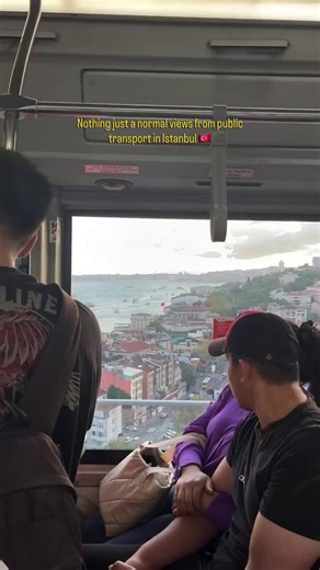 J’ai visité de nombreuses villes à travers le monde, mais Istanbul reste, à mes yeux, la plus impressionnante sur le plan géographique, indépendamment de son urbanisme chaotique. On comprend aisément pourquoi les Romains en ont fait une capitale impériale: un emplacement unique, un détroit stratégique, un carrefour de routes majeures et une source de richesses considérable, à la croisée entre l'Occident (Europe) et l'Orient (Asie) sur le Bosphore.