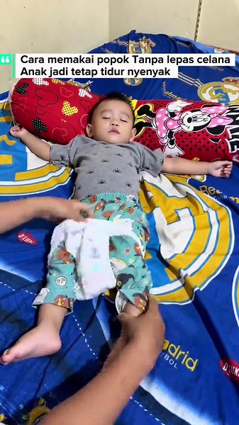 Cara Praktis Memasang Popok Bayi Saat Tidur