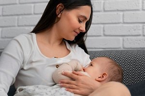Hari ASI Sedunia: Tak Hanya Bayi, Ini Pentingnya ASI dan Menyusui Bagi Moms - Nakita