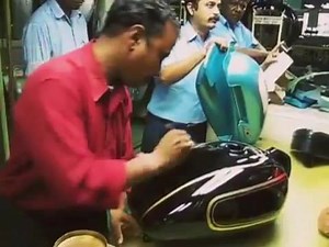 25K views · 414 reactions | Royal Enfield "STANDARD" tank painting. Credit : @royalenfield | Life On Two Wheels | Facebook