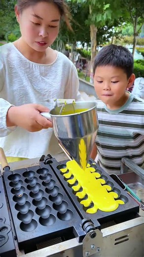Talented chef! Word skewer cake | Gold coin cake #streetfood #satisfying