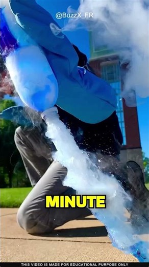 Quel est le secret de la fusée-bouteille ? 🚀😳 #science #incroyable #shorts #buzzx