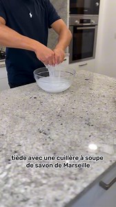 _Les façades de cuisine se salissent rapidement et c’est normal une cuisine et un lieu de partage et de moment en famille.Il important de ne pas oublier de les nettoyer pour éviter les trac | Clean Tidyorganized