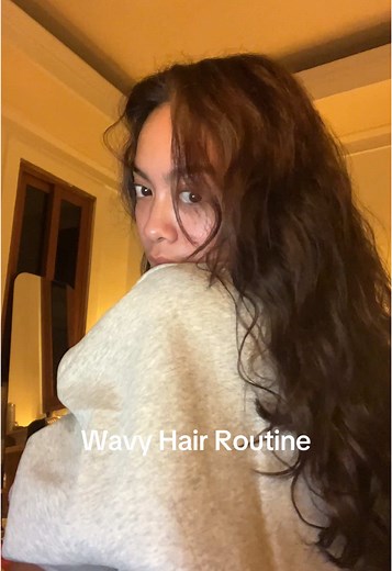 Wavy Hair Routine: Tips for Beachy Waves 🩷