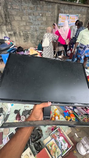 Re- Tech on Instagram: "🤓 “Idhukku power epdi?” nu neraya peru kettinga 😅 Old LG monitor-ku adapter illa… original power cable illa… Aana logic + sedikit jugaad 🔧⚡ Monitor ON 🔥 👉 Full explanation video BIO la irukku Tech nerds attend pannunga 🤓👇 #Retech #LGMonitor #TechStory #RepairTamil #JugaadTech"