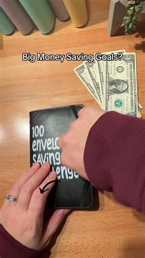 Saving money with the 100 envelope savings challenge #savingmoney #savingschallenge #moneygoals #howtosavemoney #100envelopechallenge | Mindful Mama Budgets