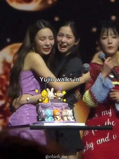 When Yujin brings the cake and all the CLC members are already in tears #clc