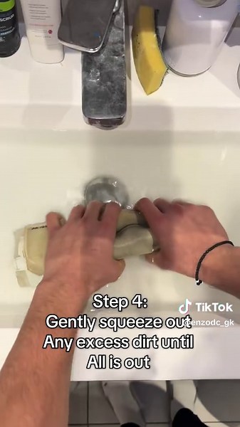 enzodc_gk (@enzodc_gk)’s video of How To Wash Football Gloves