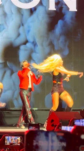 웅쓰 on Instagram: "빨간지용 🐲 #madlymedley #madlymedley2025 #지드래곤 #gd #gdragon #권지용 #지디 #지용 #지드래곤패션 #fam #지드래곤파워 #power #메들리메들리"