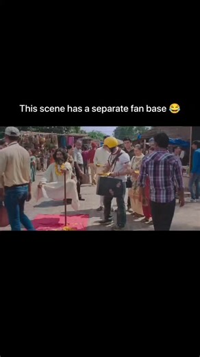 Radhe Shyam Sahani on Instagram: "तुम जानते हो? जापान अब "चलते कदमों" से बिजली बना रहा है!⚡ जापान में अब ऐसी पाइज़ोइलेक्ट्रिक MARCO (Piezoelectric) टाइलें लगाई जा रही हैं, जो तुम्हारे हर कदम से पैदा होने वाली ऊर्जा को बिजली में बदल देती हैं!🔋 जब लोग इन टाइलों पर चलते हैं, तो उनका वजन और हलचल टाइलों पर दबाव डालता है, जिससे टाइल हल्के से झुकती है और मैकेनिकल स्ट्रेस पैदा होता है। टाइल के अंदर मौजूद खास पदार्थ इस दबाव को इलेक्ट्रिक चार्ज में बदल देते हैं।⚙️ हर कदम से थोड़ी-थोड़ी बिजली बनती है, लेक