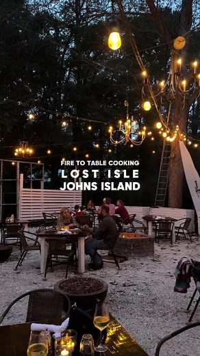 John’s Island newest restaurant✨ LOST ISLE Opening this week! I love the concept of fire to table cooking and Lost Isle has perfected it 👌🏼 A super chill vibe with an outdoor kitchen where you can literally watch all of your food being made! I promise you’ll want to stay here for hours, the fire places and bar make it such a fun hang out spot for date night or a group of friends! Some favs on the menu you don’t want to miss ≫ Curry Collards ≫ Charcoal Grilled Chicken ≫ Wood Fired Oysters ≫ Whi